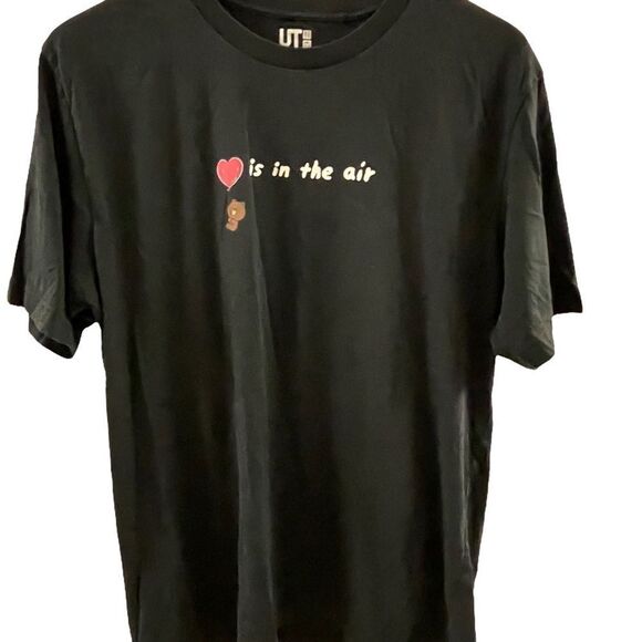 Uniqlo ~ Black Tee ~ “❤️ is in the air” ~ Size Large - Picture 1 of 4